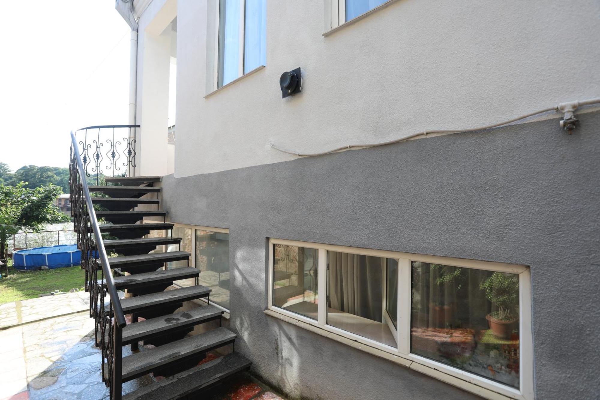 Aparthotel Rioni Kutaisi Ngoại thất bức ảnh